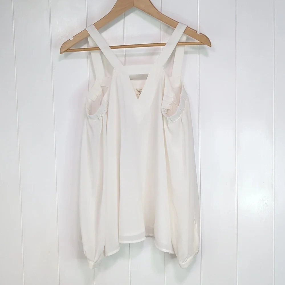 Entro Boutique Shoulder Key Hole Top